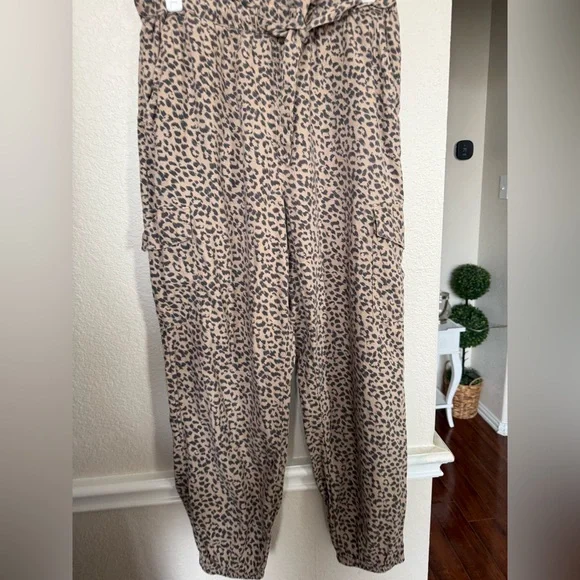 Aerie Leopard Print Joggers - Tan and Black medium - Picture 16 of 16
